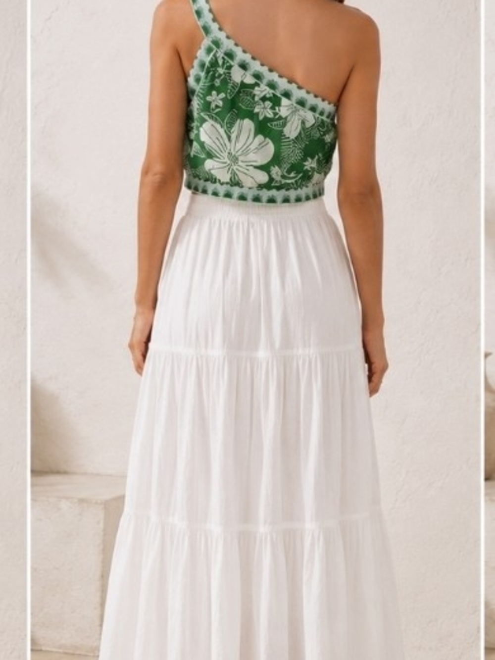 FARM Rio Macaw Elegance Crop Top - Picture 3 of 8